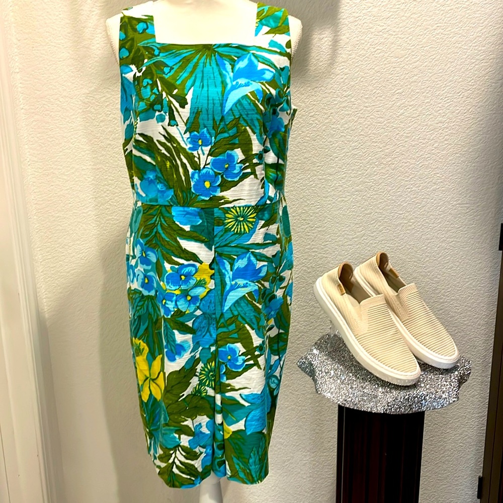 Talbots Tropical cotton blend square neck dress. V pleat at hem for sitting.